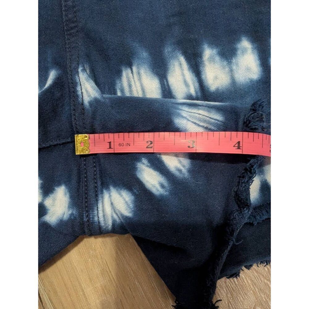 Sz 18 Torrid Tie Dye Denim Cutoff Jean Shorts - Picture 5 of 6